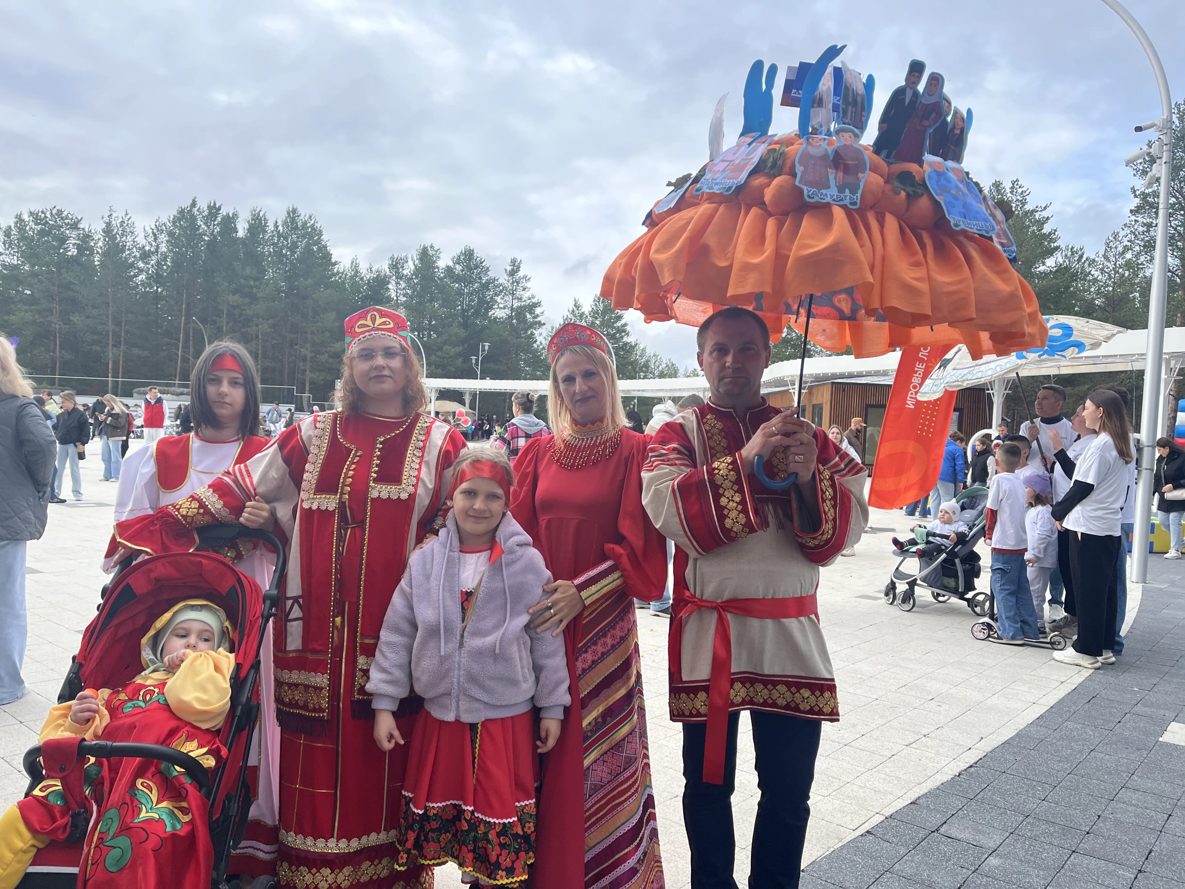 Вся семья Шерстобитовых