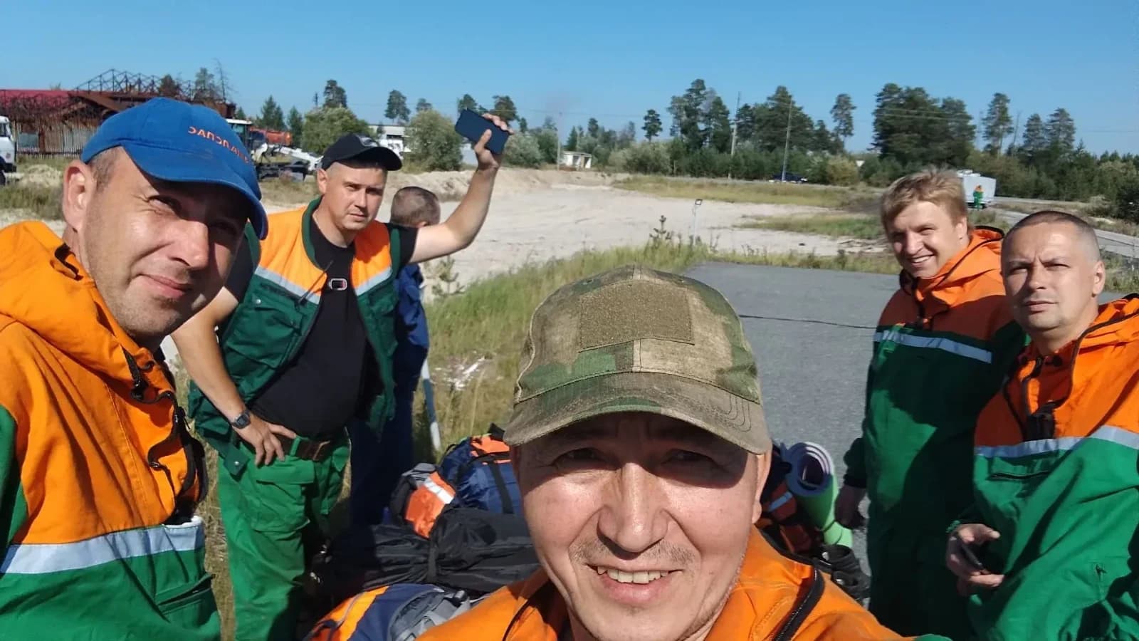 На передовой огня: спасатели из Муравленко сдерживают лесные пожары в Пуровском районе
